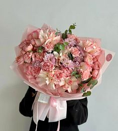 Букет "Floral Dance" из роз, гвоздик и хризантем