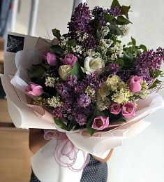 Букет "Сиреневый сад" из сирени, тюльпан и роз
