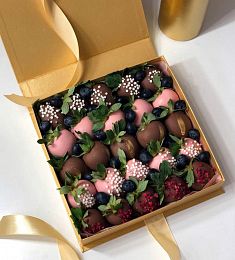 Клубничный бокс "Слиток золота" клубника в молочном шоколаде