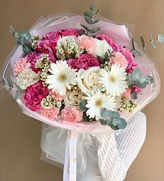 Композиция "Эврика" с герберой, розой и гвоздикой