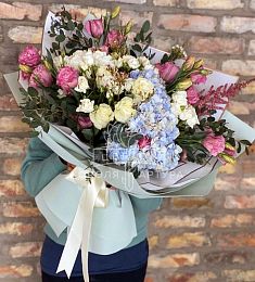 Букет "Королевский шарм" из роз, гортензий и эвкалипта