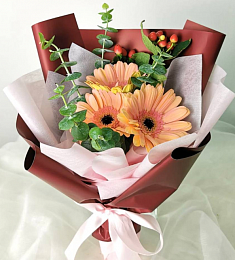 Букет "Хюгге" с герберой и эвкалиптом