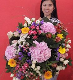 Букет "Любовь с первого взгляда" из Альстромерий, Гортензия, Гиперикум, Гербера и роз