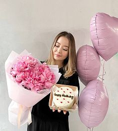 Сет "Сладкий рассвет" букет роз, бенто тортик и шарики