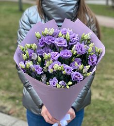 Букет из 11 фиолетовых лизиантусов