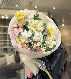 Букет "Пломбир" из роз, гвоздик, гербер и брассики