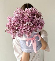 Букет "Весенняя нежность" из сирени в коробке