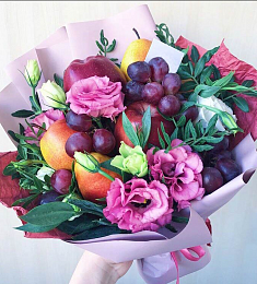 Букет из фруктов и цветов "Эустома"