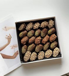 Финиковый бокс "Golden" финики в молочном шоколаде 