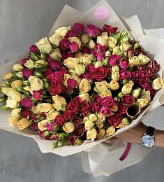 Букет из 45 голландских спрей роз