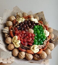 Букет из сухофруктов и орехов «Яблочные цветы»