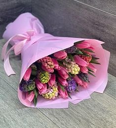 Букет "Фея Динь-Динь" из гиацинтов и тюльпанов