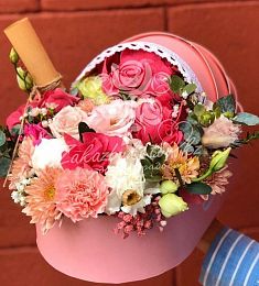 Композиция "На выписку" из роз, гвоздик и хризантем