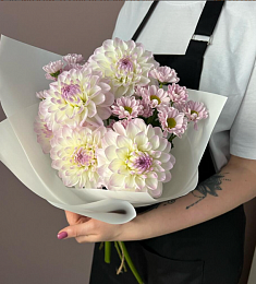 Букет "Финля" с георгином и хризантемой