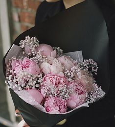 Букет "Самсон" из пионов и гипсофилы