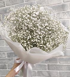 7 белых гипсофил в оформлении