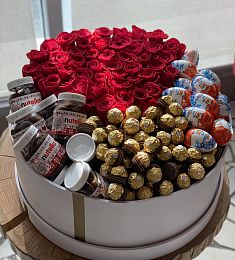 Композиция "Сладкая жизнь" с розами 