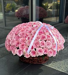 151 роза в корзине