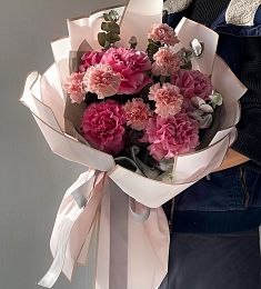 Букет "Сказочная Россыпь" из гвоздик и роз с эвкалиптом