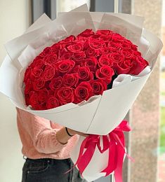 51 голландская роза в белом оформлении