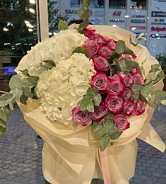 Букет "Raspberry" из гортензий, роз и кортадерий