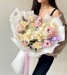 Букет "Это любовь" из гортензий, лизиантусов и голландских роз