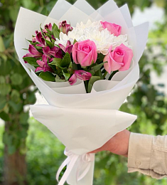 Букет "Классическая элегантность" из альстромерий, роз и хризантем