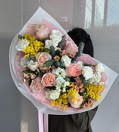 Букет "Ingrid" из роз, лизинтусов, хризантем