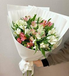 Букет из 11 розовых и белых альстромерий