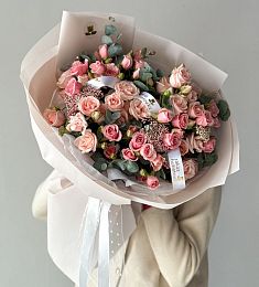 Букет "Amelie" из спрей роз и эвкалипта