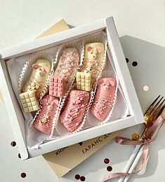 Банановый бокс "Умка" бананы в белом и розовом шоколаде