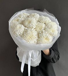 Букет из 11 белых крупных хризантем