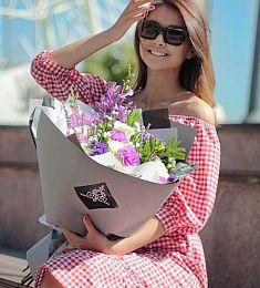 букет "Алиса" из гвоздики, брунии, Лимониума и роз