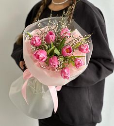 Букет "Anja" из тюльпанов и дженисты