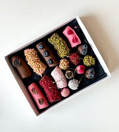 Фруктовый бокс "Tasty" бананы и черешня в шоколаде