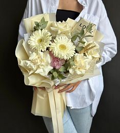 Композиция "Freya" из гортензии, гербер и роз