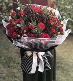 Букет «Инносент» из роз и эвкалипта 