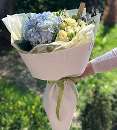 Композиция "Краски лета" из гортензий и фрезий