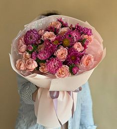 Букет "Кассиопея" из астры и пионовидных спрей роз