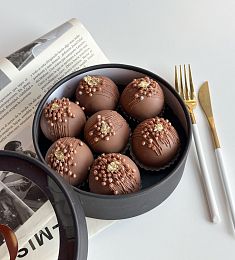 Бокс с пирожными "Chocoballs"