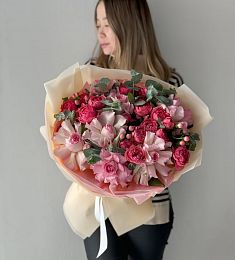 Букет "Fatima" из роз, гиперикума и эвкалипта