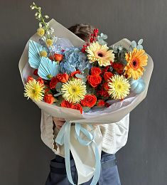 Композиция "Фернандо" из гортензии, роз, гербер и голландской экзотики