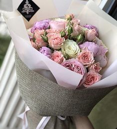 Букет "Мэйсон" из роз и пионов