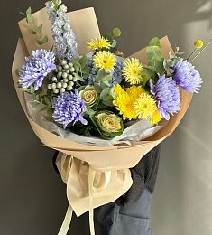 Композиция "Кичиро" из дельфиниума, гербер, хризантем, гортензии и брассики