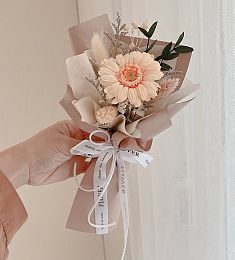 Букет "Рочи" из герберы и сухоцветов