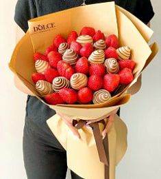  Клубничный букет «Ты моя сладость»