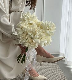 Свадебный букет "Эллария" из белых роз