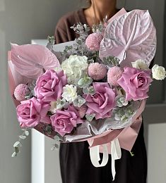 Букет "Pretty Woman" из Антуриума, роз, гортензий и хризантем 