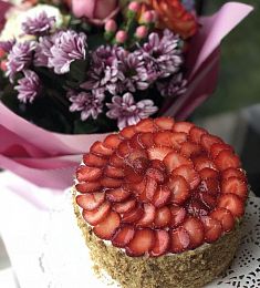 Бисквитный торт с ореховой начинкой