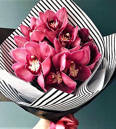 Букет из 9 орхидей